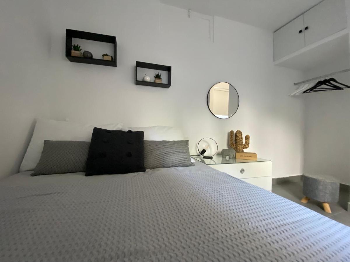 Tiny Little House Apartment Athens